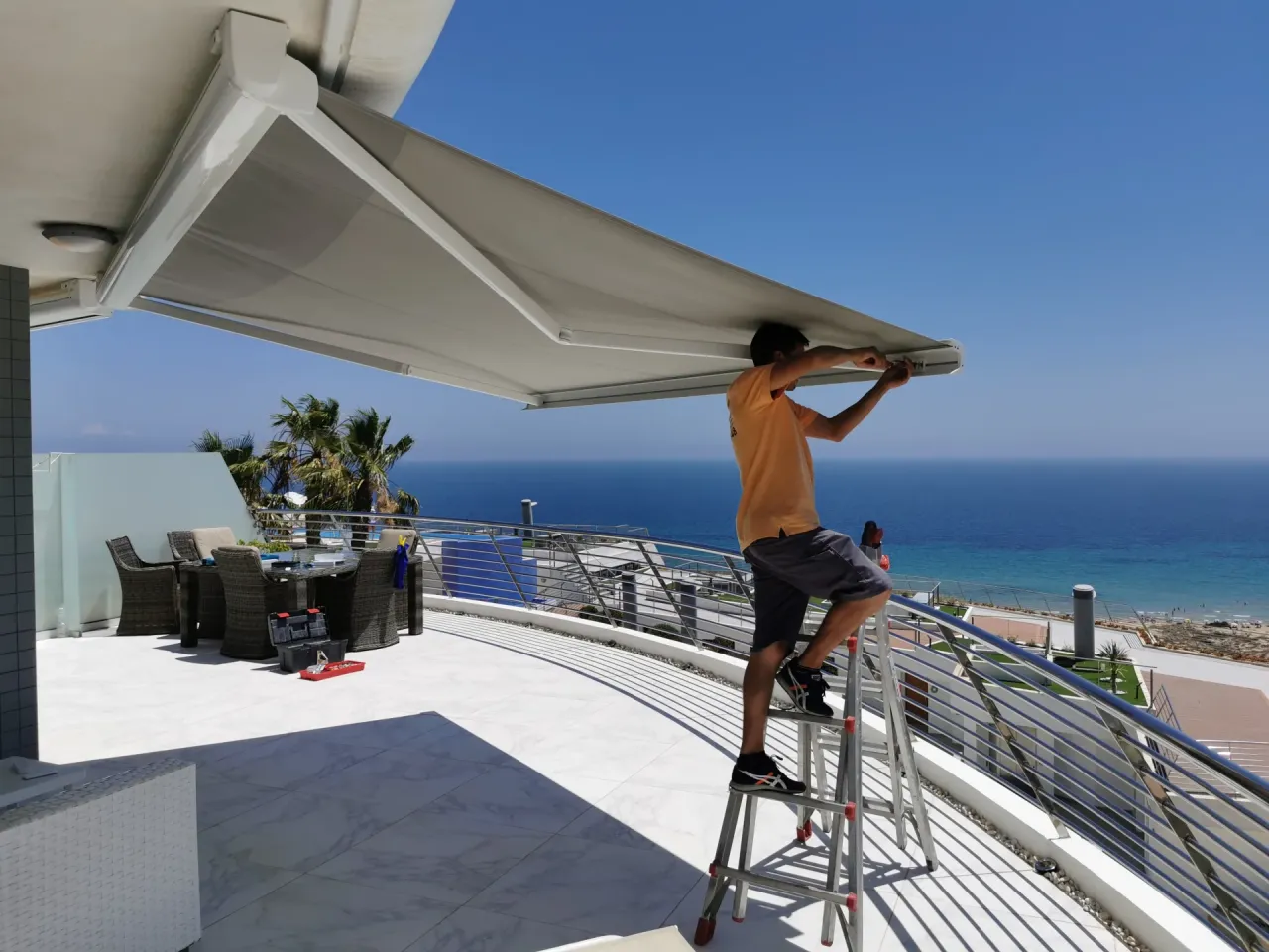 Protección Solar en la Vega Baja: Toldos y Pérgolas en Orihuela, Torrevieja y Guardamar