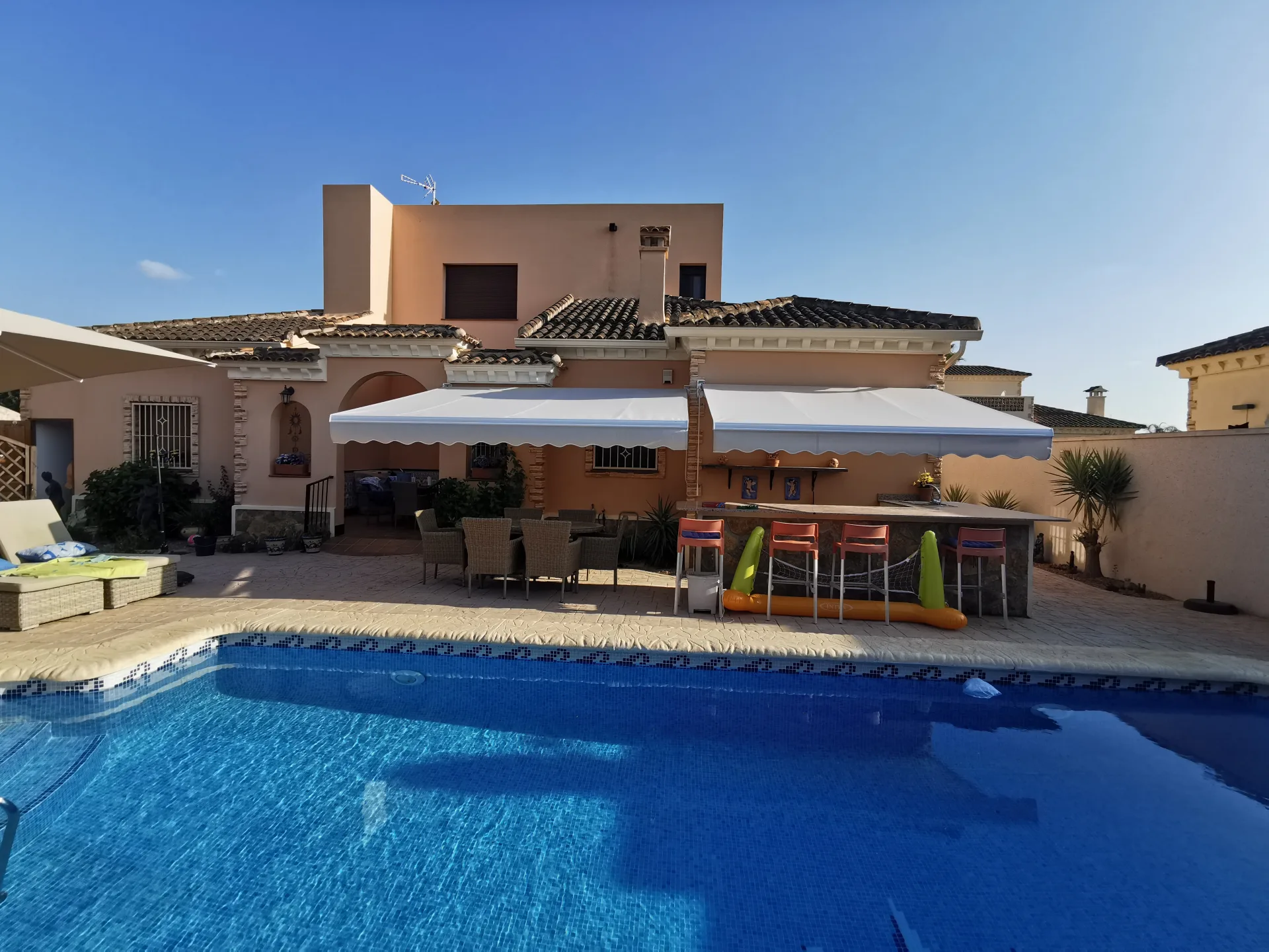 Toldo de brazos invisibles - Elche